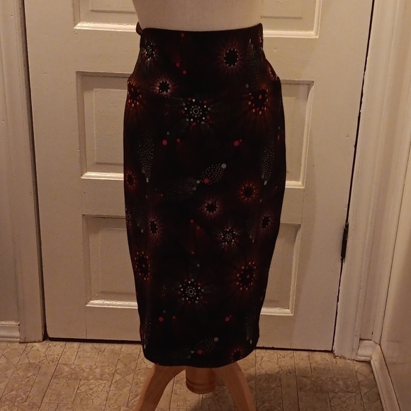 LuLaRoe Dresses & Skirts - Lularoe skirt large